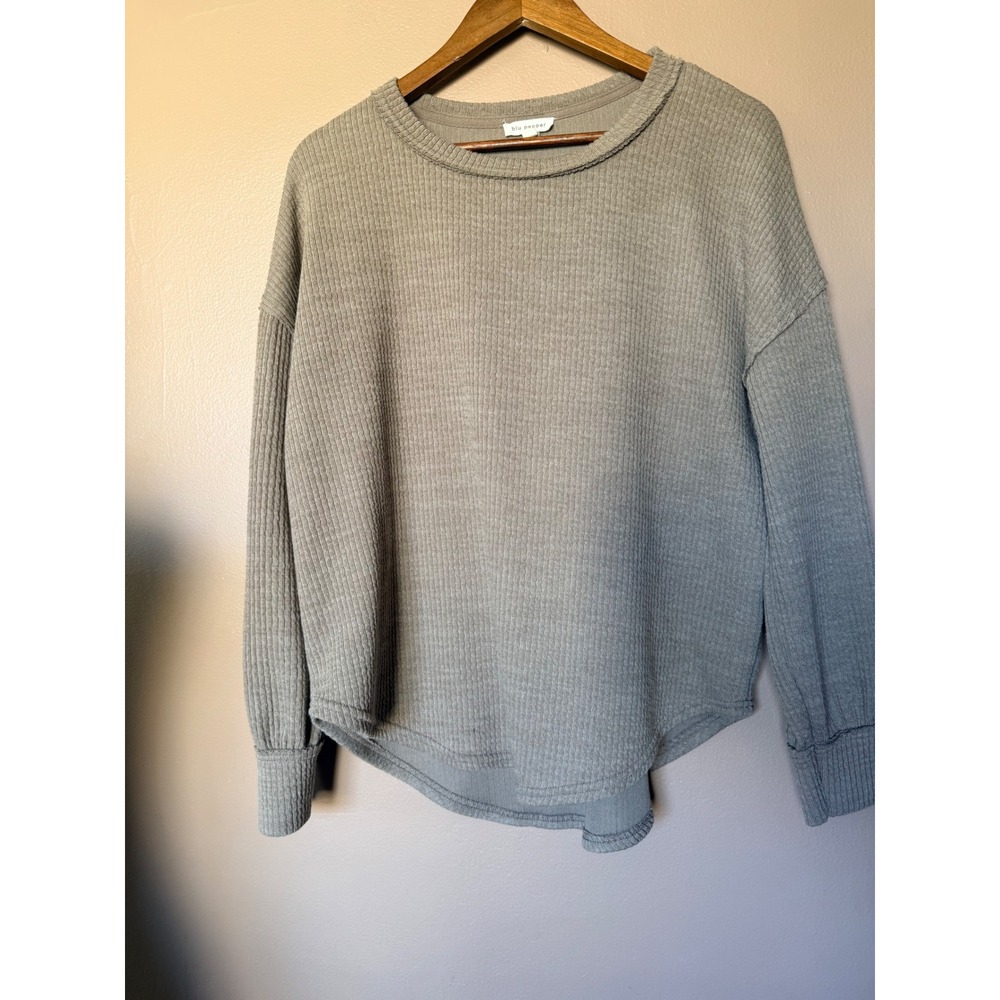 Blu Pepper Size Medium Grey Waffle Knit Long Sleeve Top Casual Soft Thermal Tee